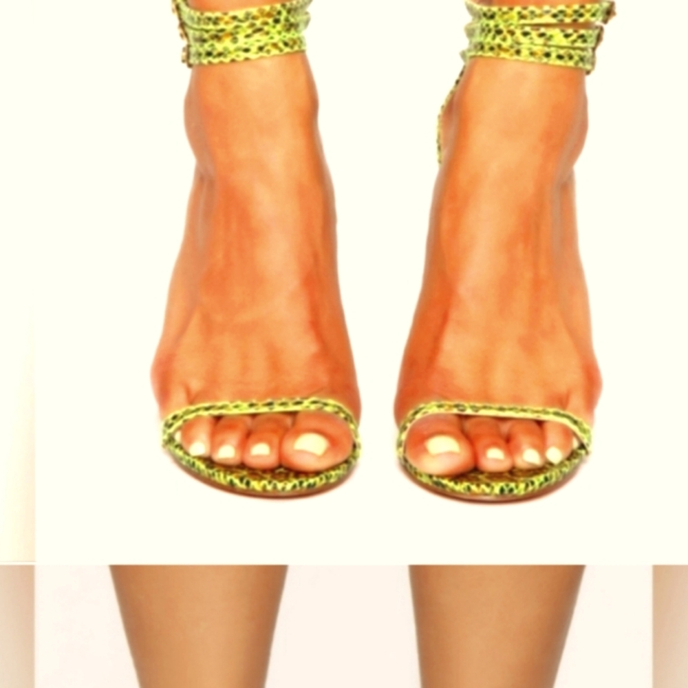 Woman heels Steve Madden